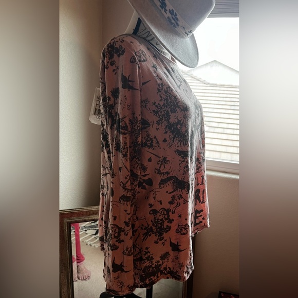 Magnolia Pearl Unicat Dylan T - Picture 6 of 12